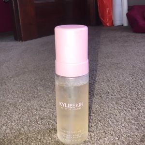 Kylie Skin Foaming Face Wash
